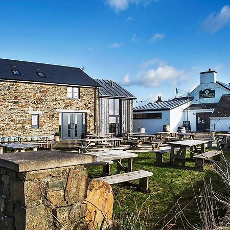 Victoria Inn Brewhouse B&B Roch エクステリア 写真