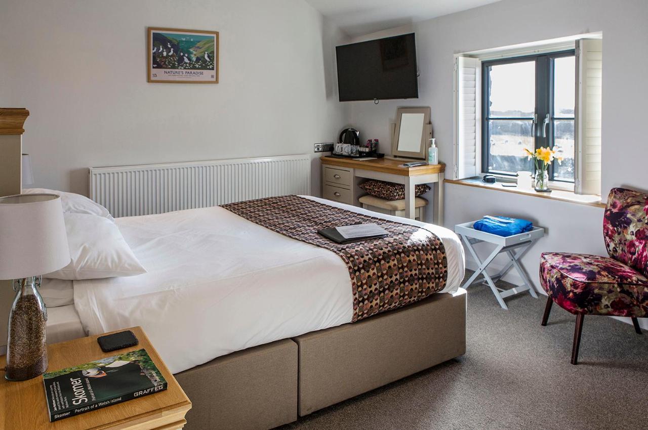 Victoria Inn Brewhouse B&B Roch エクステリア 写真